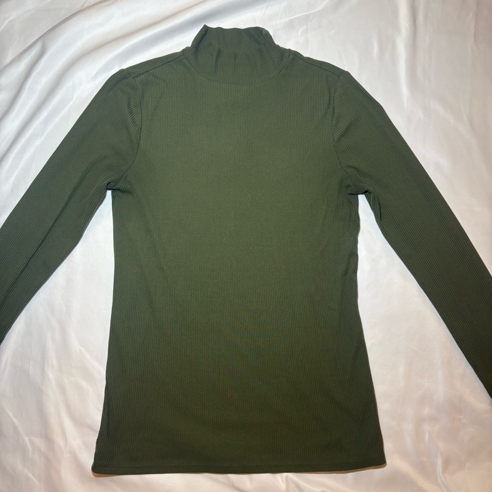 No Boundaries Women’s Small Olive Long Sleeve Turtleneck Top